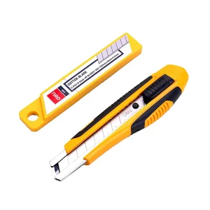 Cutter con repuesto.